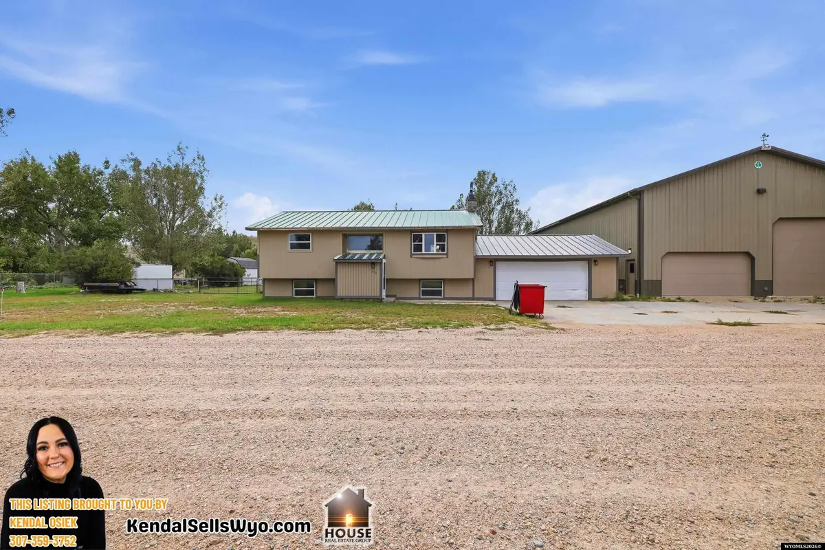 40 Lakeview Dr, Douglas, WY 82633 - #1