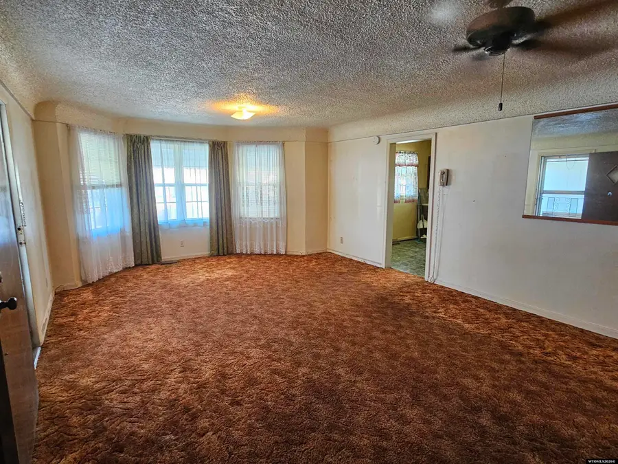 1581 W B Street, Torrington, WY 82240 - #3