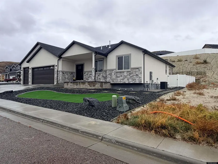 325 Fall View Circle, Green River, WY 82935 - #3