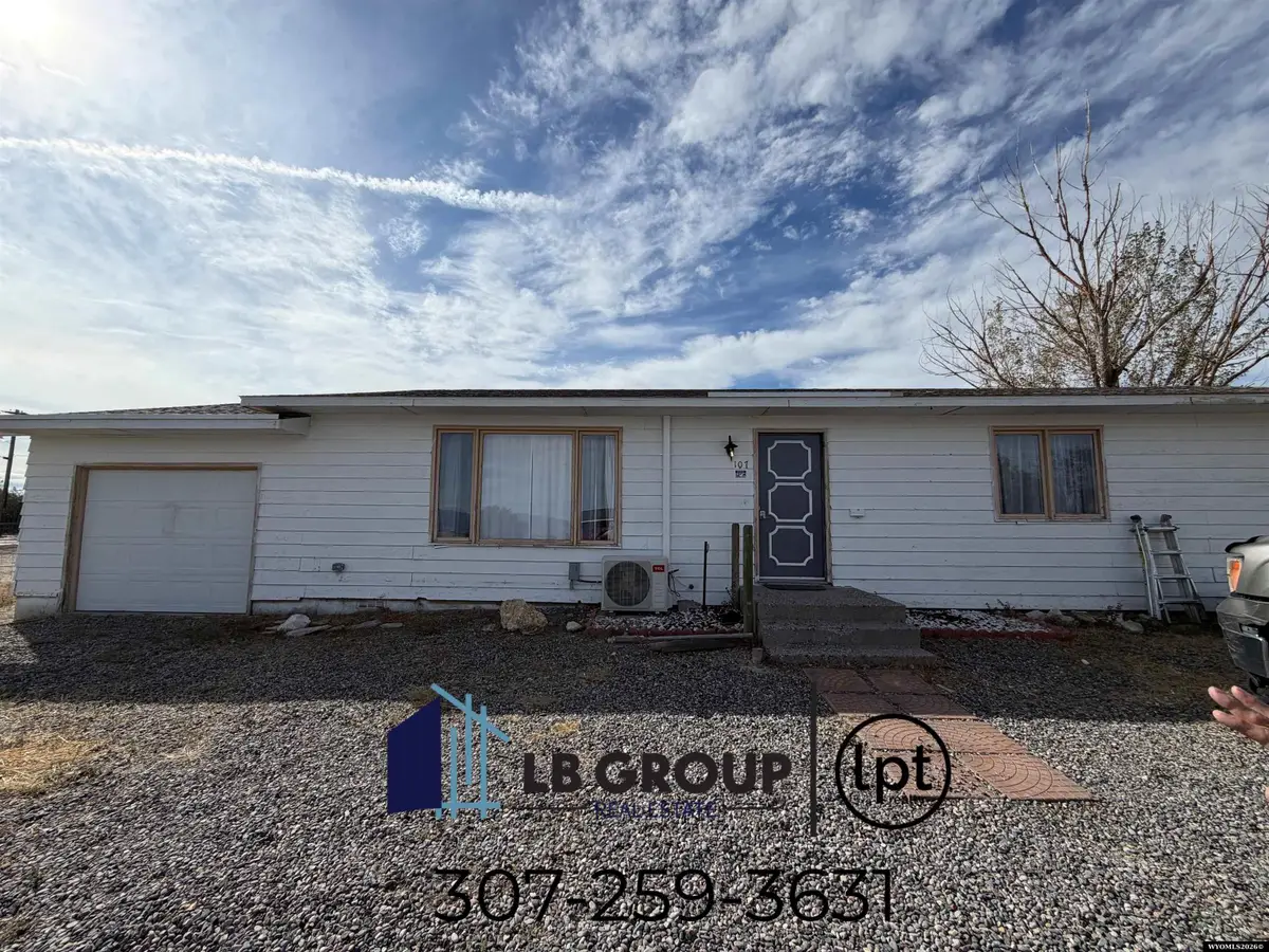 107 W 6th St, Shoshoni, WY 82649 - #1