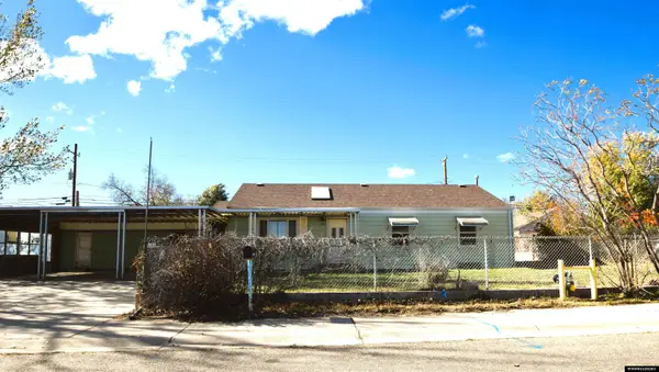 180 S 6th Avenue, Mills, WY 82604